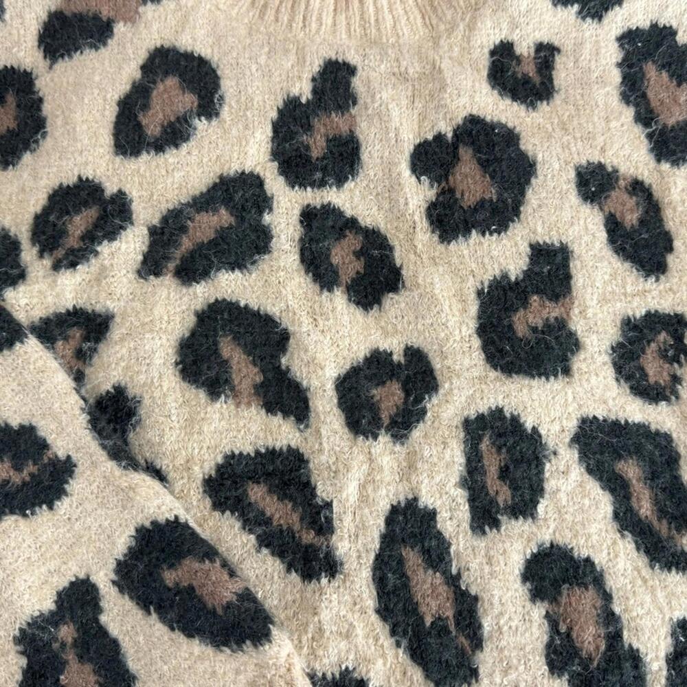 {SOLD} Victoria's Secret PINK Reversible V-Neck Leopard Print Sweater Size Small - Picture 5 of 5